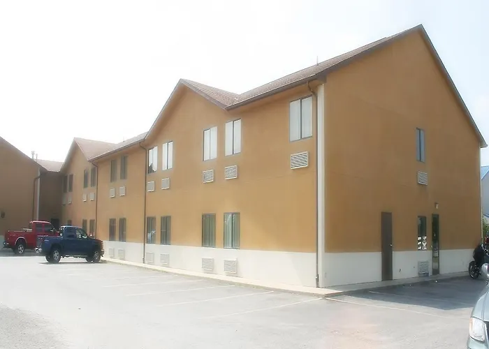 Super 8 Motel 2*